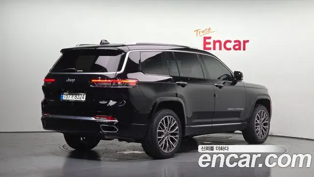 Jeep Grand Cherokee 2022 — Şəkil 32/35