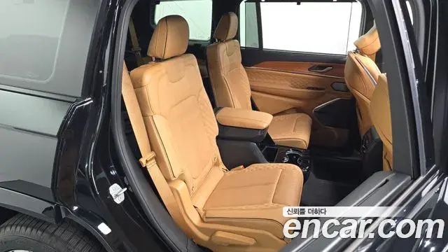 Jeep Grand Cherokee 2022 — Şəkil 23/35