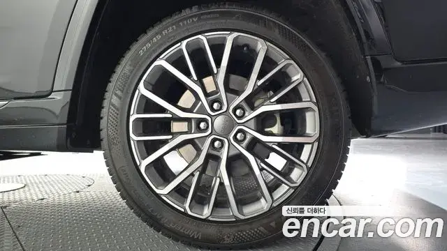 Jeep Grand Cherokee 2022 — Şəkil 19/35