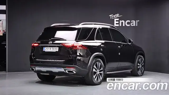 Mercedes-Benz GLE-Class 2023 — Photo 26/38