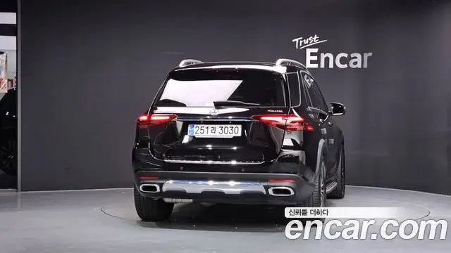 Mercedes-Benz GLE-Class 2023 — Photo 7/38