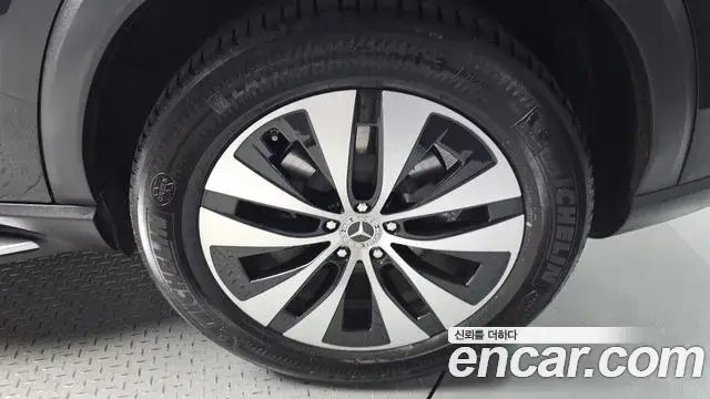 Mercedes-Benz GLE-Class 2023 — Photo 33/38