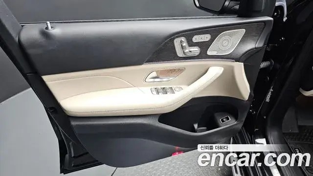 Mercedes-Benz GLE-Class 2023 — Photo 25/38