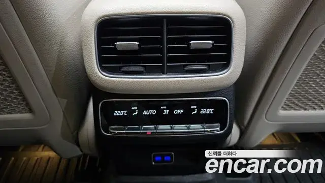 Mercedes-Benz GLE-Class 2023 — Photo 36/38