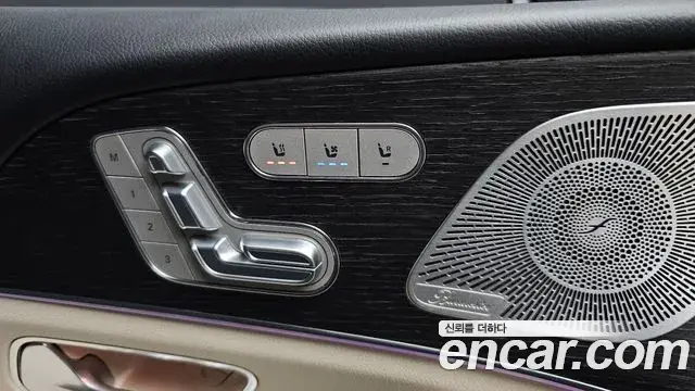 Mercedes-Benz GLE-Class 2023 — Photo 22/38