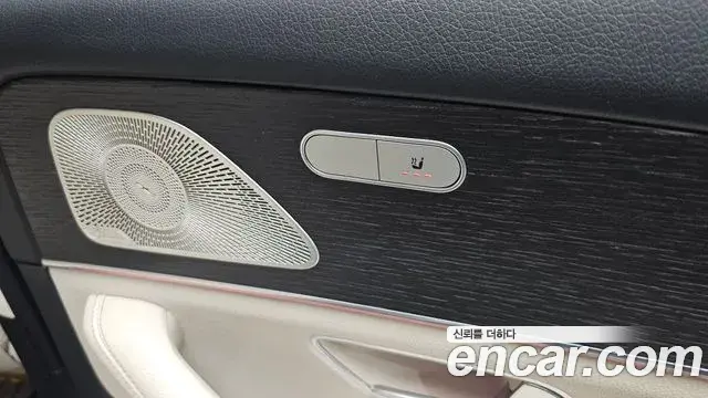Mercedes-Benz GLE-Class 2023 — Photo 12/38