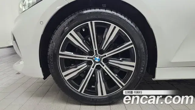 BMW 3 Series 2025 — Şəkil 36/37