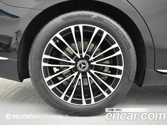 Mercedes-Benz S-Class 2025 — Photo 18/20