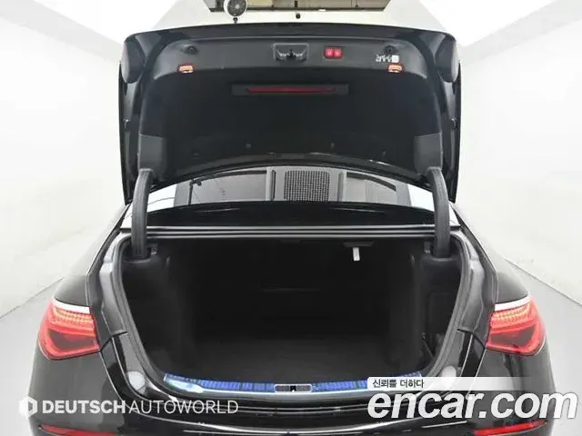 Mercedes-Benz S-Class 2025 — Photo 13/20