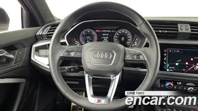 Audi Q3 2022 — Фото 13/20