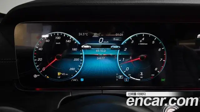 Mercedes-Benz E-Class 2023 — Photo 8/20