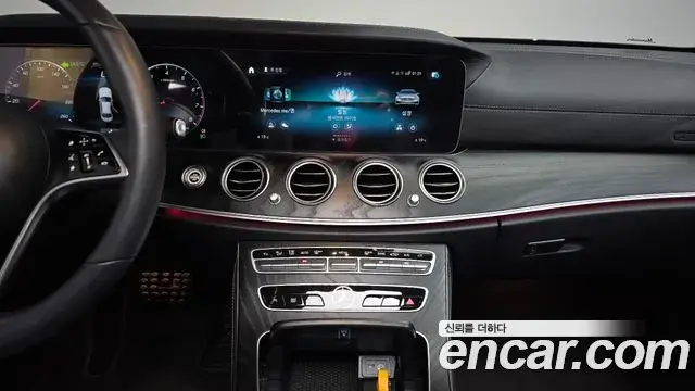 Mercedes-Benz E-Class 2023 — Photo 14/20