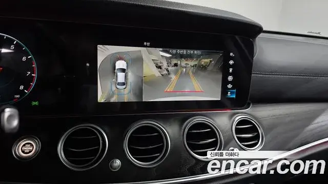 Mercedes-Benz E-Class 2023 — Photo 15/20