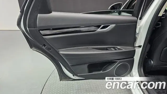 Genesis G80 2023 — Şəkil 25/31