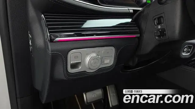 Mercedes-Benz GLS-Class 2021 — Photo 14/41