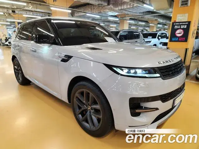 Land Rover Range Rover Sport 2023 — Photo 10/19