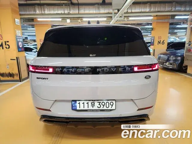 Land Rover Range Rover Sport 2023 — Photo 18/19