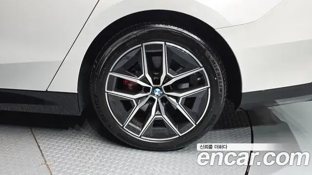 BMW 5 Series 2025 — ფოტო 26/33