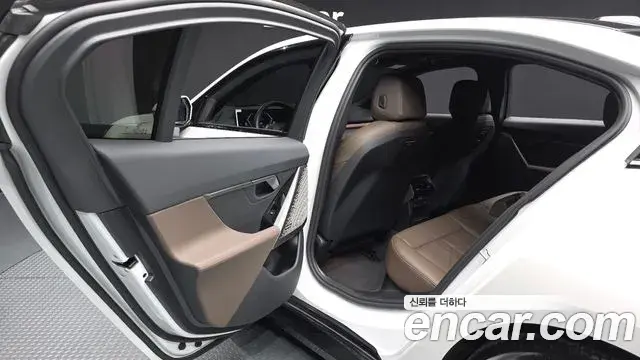 BMW 5 Series 2025 — ფოტო 11/33