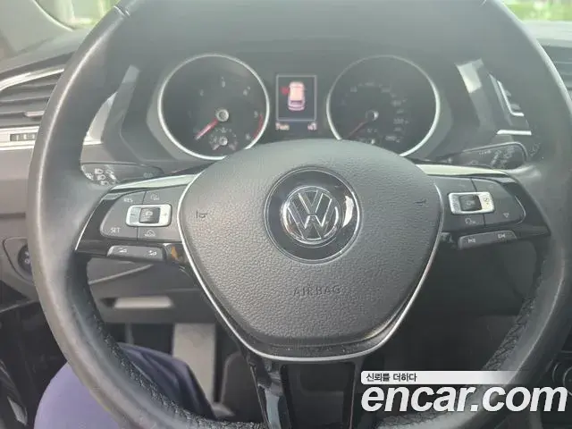 Volkswagen Tiguan 2018 — Фото 10/20