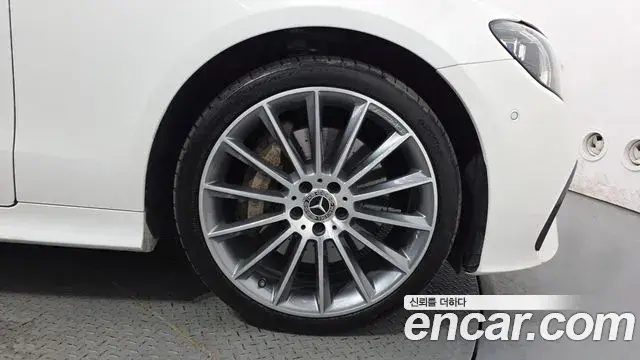Mercedes-Benz E-Class 2021 — ფოტო 8/33