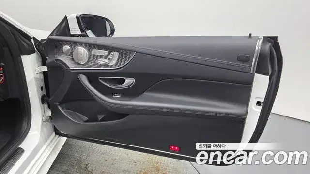 Mercedes-Benz E-Class 2021 — ფოტო 24/33
