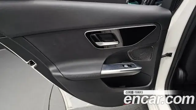 Mercedes-Benz C-Class 2022 — Şəkil 28/32