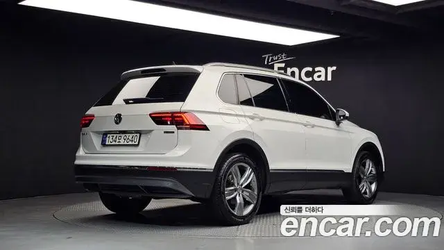 Volkswagen Tiguan 2018 — Şəkil 5/20