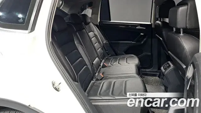 Volkswagen Tiguan 2018 — Şəkil 16/20