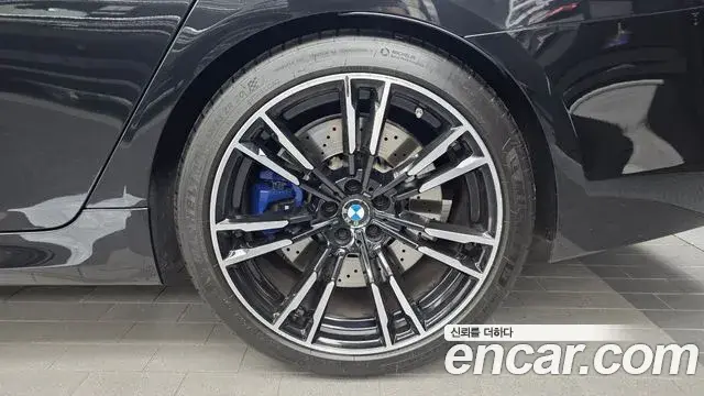 BMW M5 2019 — ფოტო 27/34