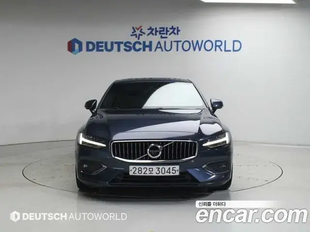 Volvo S60 2019 — ფოტო 9/19