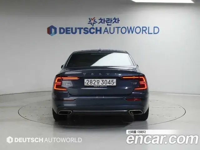 Volvo S60 2019 — ფოტო 4/19