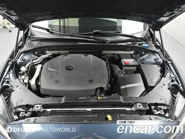 Volvo S60 2019 — ფოტო 8/19
