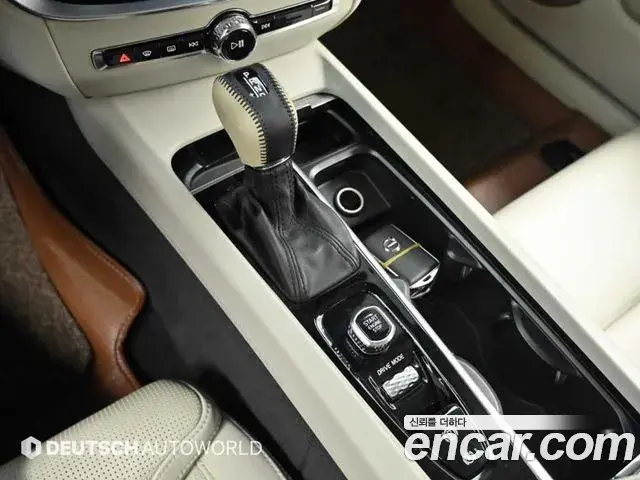 Volvo S60 2019 — ფოტო 16/19