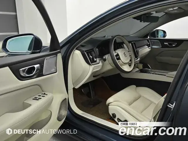 Volvo S60 2019 — ფოტო 17/19