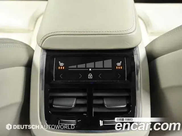 Volvo S60 2019 — ფოტო 13/19