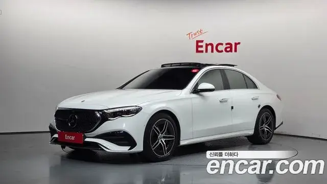 Mercedes-Benz E-Class 2024 — Photo 9/20