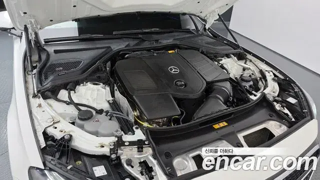Mercedes-Benz E-Class 2024 — Photo 5/20