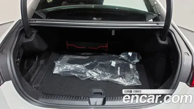 Mercedes-Benz E-Class 2024 — Photo 19/20