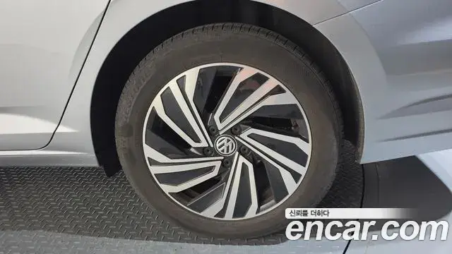 Volkswagen Jetta 2021 — Photo 30/37