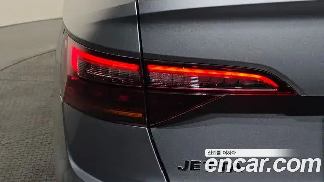 Volkswagen Jetta 2021 — Photo 3/37