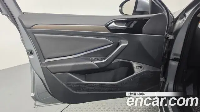 Volkswagen Jetta 2021 — Photo 2/37