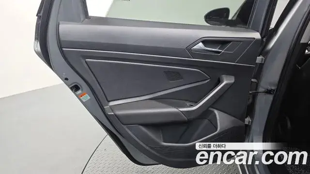 Volkswagen Jetta 2021 — Photo 11/37