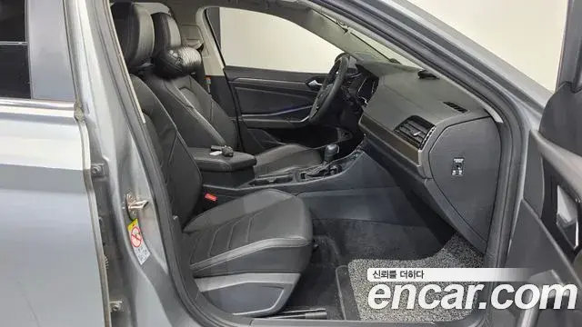 Volkswagen Jetta 2021 — Photo 8/37
