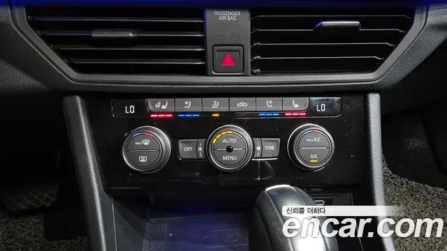 Volkswagen Jetta 2021 — Photo 12/37
