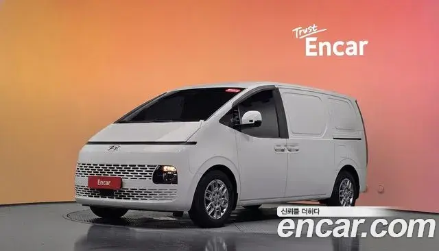 Hyundai Staria 2021 — Фото 1/20