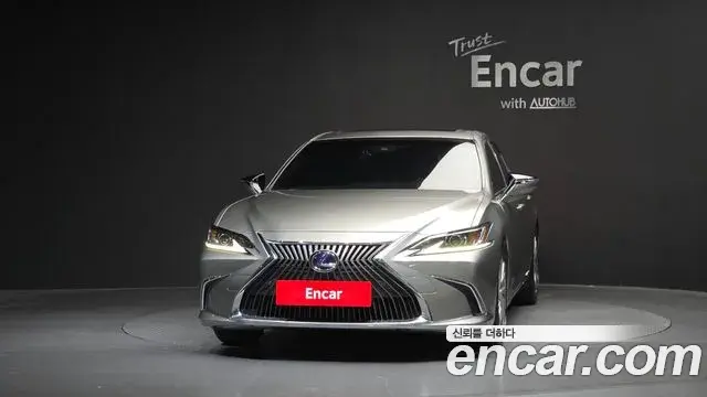 Lexus ES300h 2021 — Şəkil 24/30