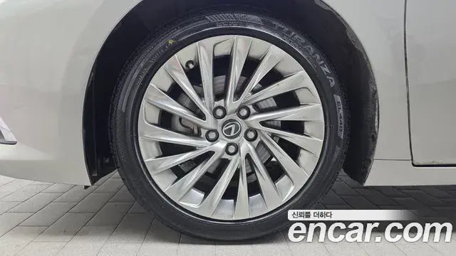 Lexus ES300h 2021 — Şəkil 7/30