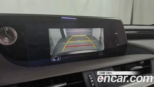 Lexus ES300h 2021 — Şəkil 28/30