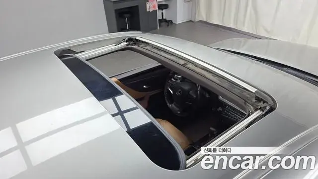 Lexus ES300h 2021 — Şəkil 26/30